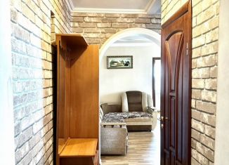 Сдается в аренду 2-комнатная квартира, 46 м2, Армавир, Комсомольская улица, 138