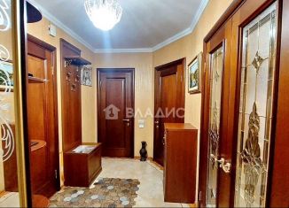 Продаю 2-ком. квартиру, 65 м2, Калуга, улица Труда, 4к1