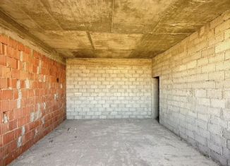 Продам 2-ком. квартиру, 72 м2, Махачкала, Майская улица, 28