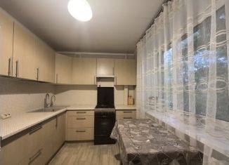 Продаю 3-ком. квартиру, 64.7 м2, Гатчина, Красноармейский проспект, 34