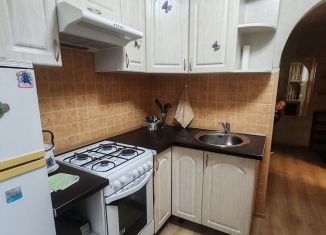 Сдаю в аренду 1-комнатную квартиру, 32 м2, Гатчина, улица Володарского, 15