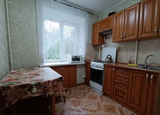 Сдается в аренду двухкомнатная квартира, 47 м2, Йошкар-Ола, Пролетарская улица, 19, микрорайон Комсомольский