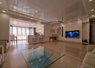 Сдаю в аренду четырехкомнатную квартиру, 150 м2, Тольятти, проспект Степана Разина, 86