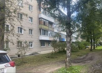 Продажа 1-ком. квартиры, 34.4 м2, Бежецк, набережная Рядового Николаева, 16/1