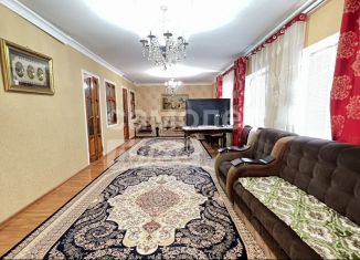 Продаю четырехкомнатную квартиру, 250 м2, Дербент, Махачкалинская улица, 1А