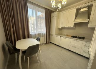 2-ком. квартира в аренду, 57 м2, Крым, улица Батурина, 113