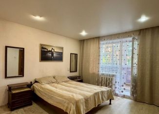 Сдается в аренду двухкомнатная квартира, 80 м2, Йошкар-Ола, улица Васильева, 6Б, микрорайон 9Б