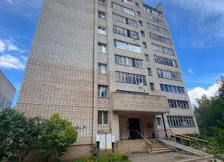 Трехкомнатная квартира на продажу, 70.5 м2, Великие Луки, Рабочая улица, 3А