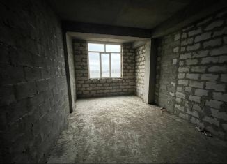 Продаю квартиру студию, 32 м2, Махачкала, проспект Али-Гаджи Акушинского, 320