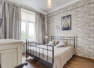 Трехкомнатная квартира в аренду, 70 м2, Москва, Кутузовский проспект, 19, метро Киевская