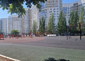 Сдается в аренду двухкомнатная квартира, 62 м2, Саратов, Валовая улица, 12