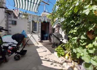 Продаю однокомнатную квартиру, 30 м2, Евпатория, улица Матвеева, 14