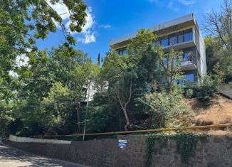 Продам 1-ком. квартиру, 21 м2, Алушта, Комсомольская улица, 5