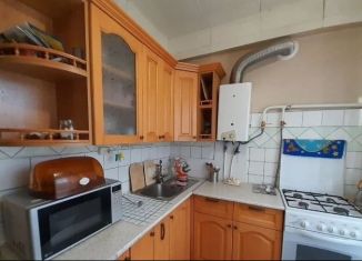 Продаю четырехкомнатную квартиру, 60 м2, Ессентуки, Октябрьская улица, 429