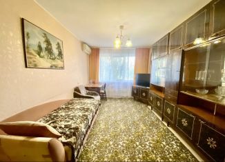 Трехкомнатная квартира в аренду, 58 м2, Саратов, Рябиновская улица, 6