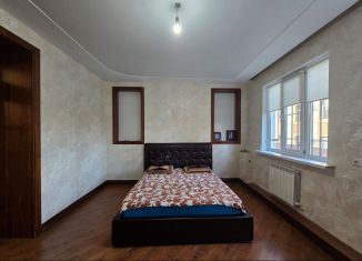 Сдается 4-комнатная квартира, 130 м2, Махачкала, улица Магомеда Ярагского, 65Б