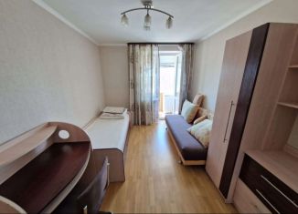 Сдам 3-ком. квартиру, 80 м2, Севастополь, улица Адмирала Макарова, 4