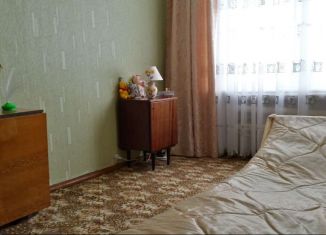 Продается трехкомнатная квартира, 63.8 м2, город Бутурлиновка, Заводская улица