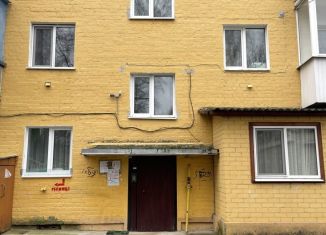 Продаю 3-комнатную квартиру, 44 м2, Жуковка, улица Калинина, 14