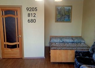 Сдам однокомнатную квартиру, 40 м2, Белгородская область, улица Калинина, 37Д