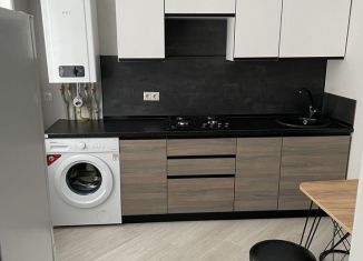 Сдаю 2-ком. квартиру, 65 м2, Махачкала, Монтажная улица, 79