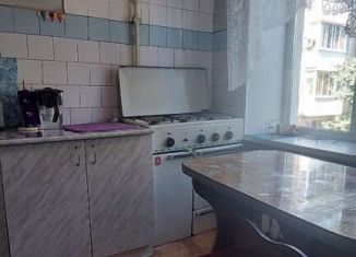 Сдается в аренду трехкомнатная квартира, 55 м2, Саратов, Заводской район, улица имени Н.Г. Чернышевского, 53