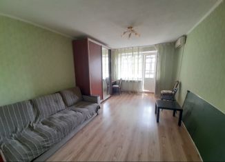 Сдается в аренду 2-комнатная квартира, 50 м2, Батайск, Комсомольская улица, 117