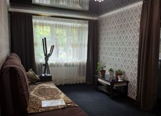 Продается трехкомнатная квартира, 56 м2, поселок Эркен-Шахар, улица Советов, 5