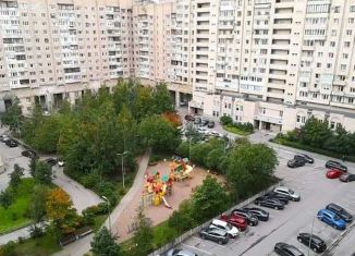 Продаю 3-ком. квартиру, 67 м2, Санкт-Петербург, улица Кораблестроителей, 12к2, метро Зенит