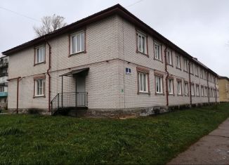 Продаю 3-ком. квартиру, 58.6 м2, Пикалёво, Больничная улица, 8