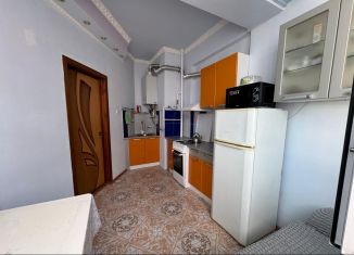 Сдам в аренду 1-ком. квартиру, 40 м2, Сочи, улица Бытха, 8/10