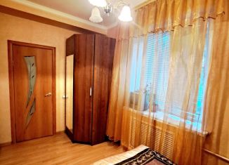 Продам 2-ком. квартиру, 43 м2, Курская область, Обоянская улица, 4