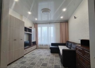 Сдам в аренду 4-ком. квартиру, 37 м2, Новосибирск, улица Кирова, 32