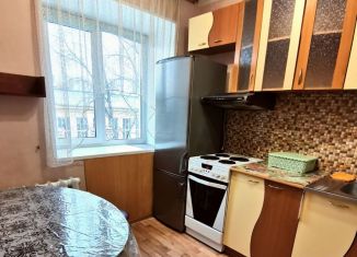 Сдам в аренду 1-ком. квартиру, 32 м2, Северск, улица Калинина, 38