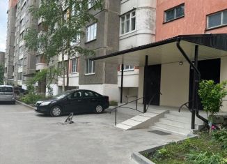 Продаю 2-ком. квартиру, 53 м2, Нальчик, улица Тарчокова, 54А, район Горная