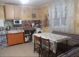 Сдаю в аренду комнату, 50 м2, Крымск, Советская улица, 248