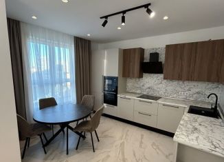 Сдается 3-ком. квартира, 80 м2, Москва, улица Петра Алексеева, ЗАО