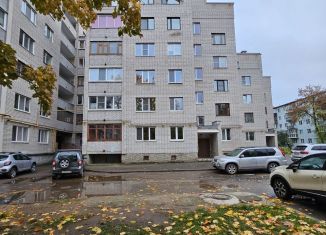 Продажа 3-ком. квартиры, 82.8 м2, Псковская область, улица Киселёва, 27А