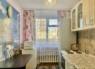 Продам 2-ком. квартиру, 44 м2, Новосибирск, Кировский район, улица Зорге, 32