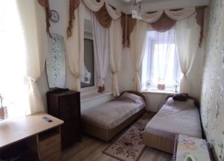 Сдается в аренду трехкомнатная квартира, 60 м2, Крым, улица Караева, 8