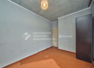 Продаю 2-ком. квартиру, 41.5 м2, Рыбное, Большая улица, 39