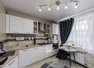 Продажа 2-ком. квартиры, 50 м2, Тюмень, улица Мельникайте, 127А, Восточный округ