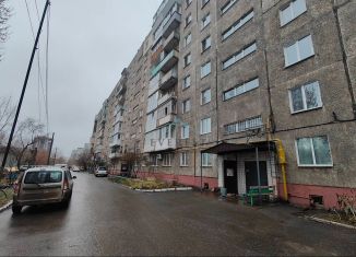 Продаю трехкомнатную квартиру, 49.3 м2, Омск, улица Труда, 10