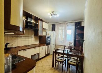 Сдаю в аренду 1-ком. квартиру, 60 м2, Химки, улица Зои Космодемьянской, 5