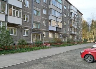 Продаю 2-ком. квартиру, 45 м2, Свердловская область, Российская улица, 14