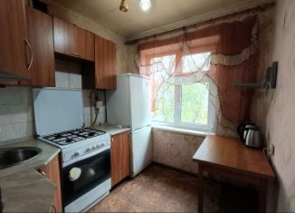 Продаю 4-комнатную квартиру, 60 м2, Железногорск, улица Мира, 14к1