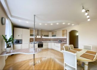 Продажа трехкомнатной квартиры, 90 м2, Краснодарский край, улица Глазунова, 8