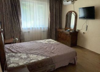 Сдается в аренду 1-ком. квартира, 50 м2, Сочи, Гудаутская улица, 3