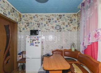 Продам 1-ком. квартиру, 38 м2, Омск, Кировский округ, улица Дианова, 24