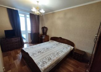 Сдам в аренду 2-ком. квартиру, 50 м2, Евпатория, Эскадронная улица, 11